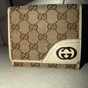 Gucci Britt GG Logo Compact Wallet